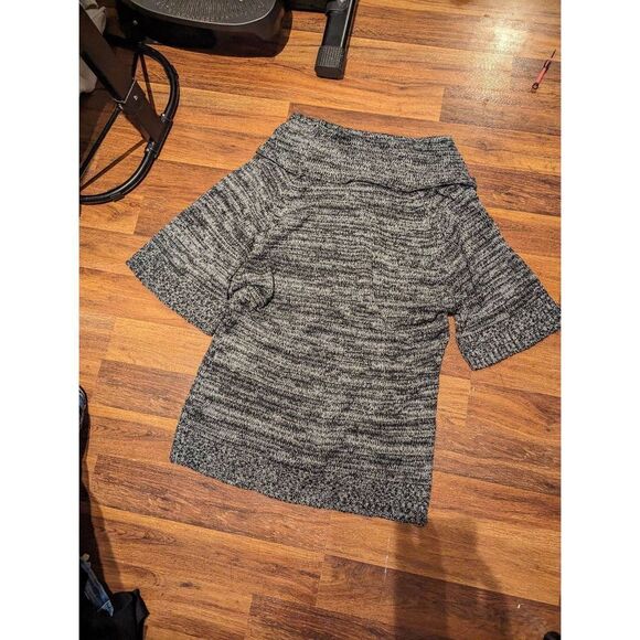 Torrid soft off shoulder 1/2 sleeved sweater 2x - Picture 3 of 4